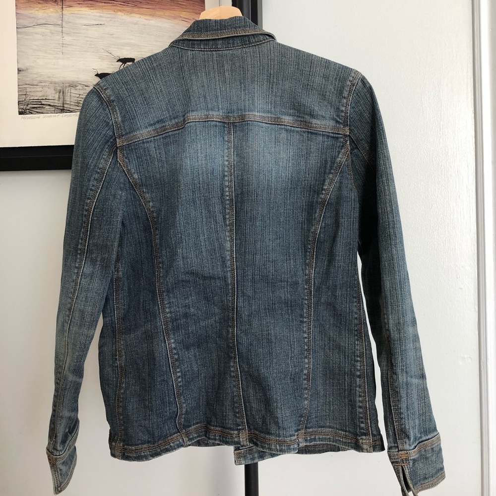 ๐Contrast - Jean Jacket๐ - Picture 3 of 4